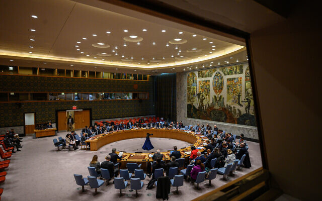 Vue générale d'une réunion du Conseil de sécurité des Nations unies au siège des Nations unies, à New York, le 20 mars 2023. (Crédit : Ed Jones/AFP)