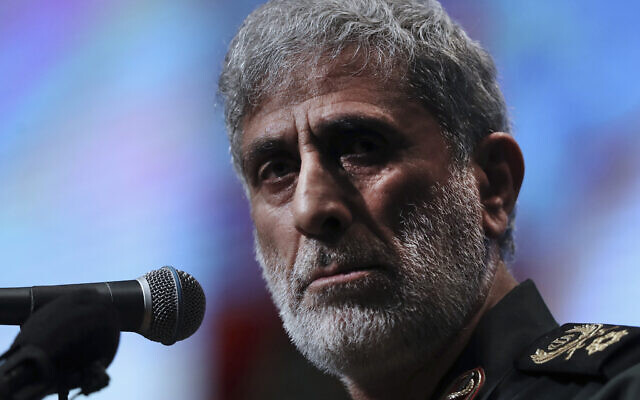 Le général Ismael Qaani, chef de la Force Al-Qods iranienne, s'exprimant lors d'une cérémonie à Téhéran, en Iran, le 14 avril 2022. (Crédit : AP Photo/Vahid Salemi)