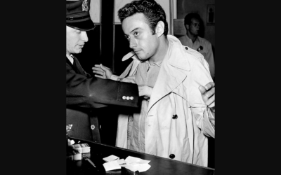 Leonard Alfred Schneider, dit Lenny Bruce, lors d'une arrestation en 1961. (Crédit : Domaine public)