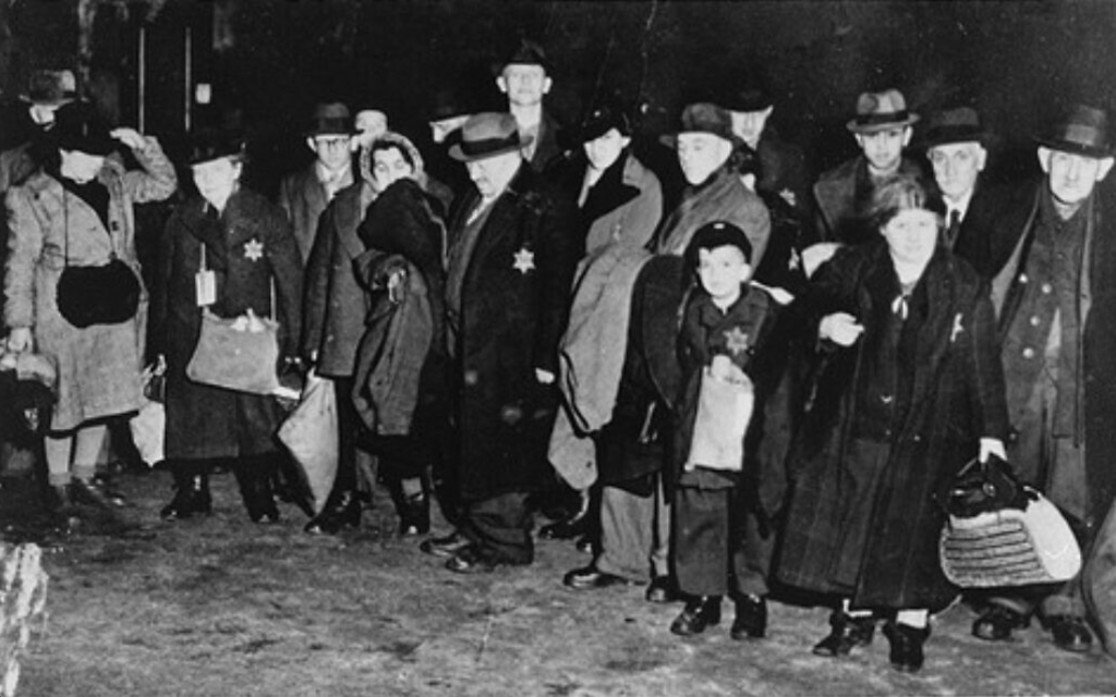 Juifs allemands déportés par les nazis à Riga, en Lettonie. (Crédit : USHMM)