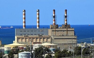 Archive : Centrale électrique dans la baie de Haïfa (Photo : Shay Levy/Flash 90)
