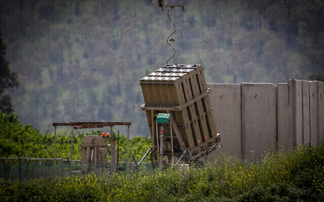Système de défense aérienne Dôme de fer à proximité de la frontière avec le Liban, dans le nord d’Israël, le 7 avril 2023. (Crédit : Ayal Margolin/Flash90)