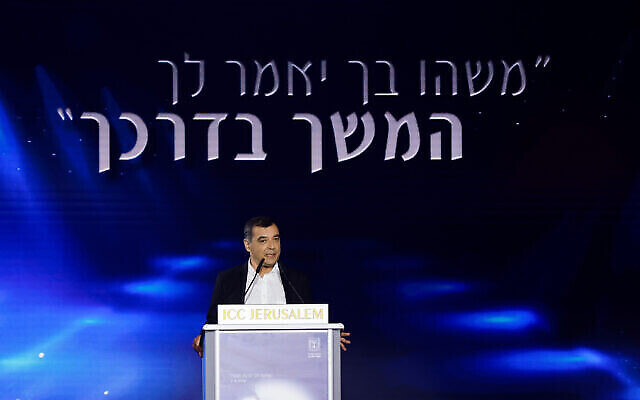 Amnon Shashua, lauréat du Prix Israël, prend la parole lors de la cérémonie du Prix Israël à Jérusalem, le 26 avril 2023. (Crédit : Olivier Fitoussi/Pool)