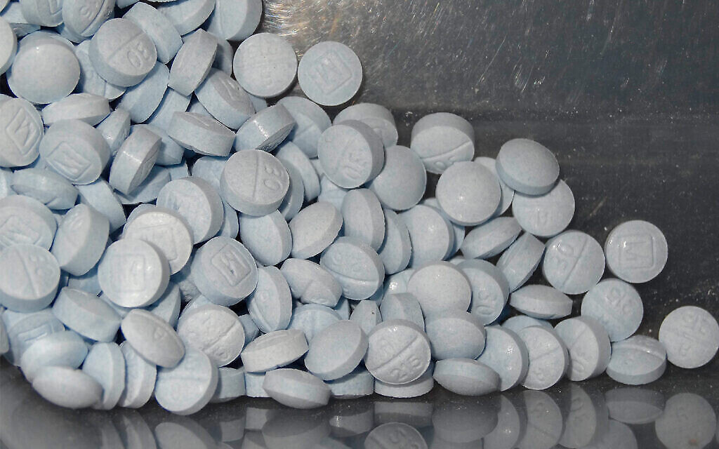 Contrefaçons de pilules d'oxycodone contenant du fentanyl collectées lors d'une enquête en 2019. (Crédit : Parquet de l'Utah via AP)