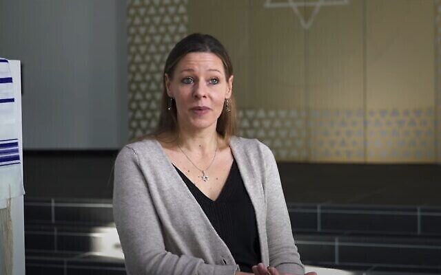 Rebecca Seidler, présidente de la Communauté juive libérale de Hanovre, en Allemagne, en 2021. (Capture d’écran YouTube)