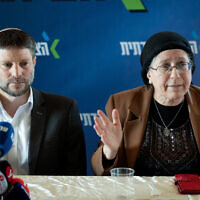 Le ministre des Finances Bezalel Smotrich (à gauche) et le ministre des Missions nationales Orit Strock lors d'une réunion de faction de HaTzionout HaDatit dans l'implantation de Givat Harel en Cisjordanie, le 14 février 2023. (Crédit : Sraya Diamant/Flash90)