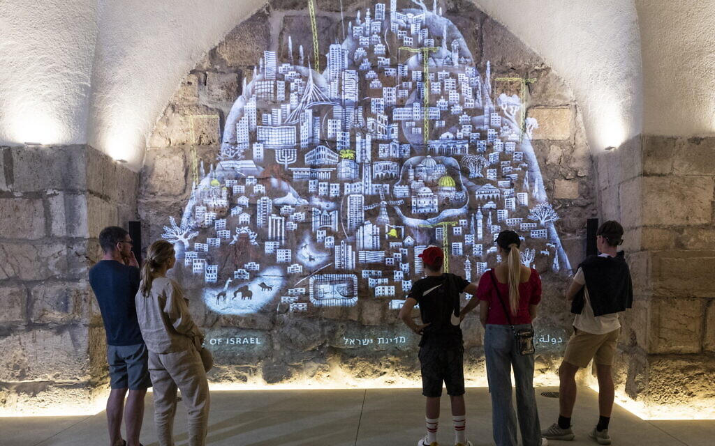 Un court métrage d'animation réalisé par Ari Folman pour le musée rénové de la Tour de David à Jérusalem, qui rouvrira ses portes le 1er juin 2023 (Crédit : Oded Antman)
