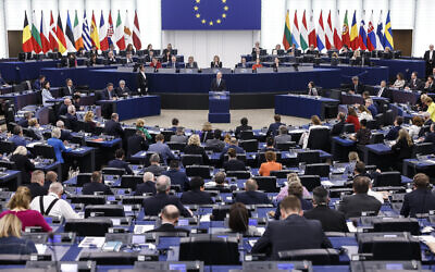 Le Parlement européen à Strasbourg, France, le 9 mai 2023. (Crédit : Jean-Francois Badias/AP)
