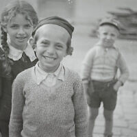 Photo prise par Roman Vishniac avant la Seconde Guerre mondiale en Europe de l’Est (Autorisation de Mara Vishniac Kohn, The Magnes Collection of Jewish Art and Life, Université de Californie, Berkeley)