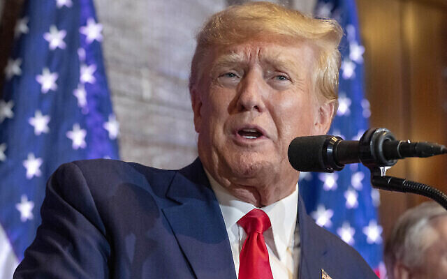 L'ancien président américain Donald Trump s'exprimant lors d'un événement de campagne au South Carolina Statehouse, à Columbia, le 28 janvier 2023. (Crédit : AP Photo/Alex Brandon/Dossier)