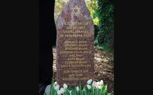 La stèle en mémoire aux victimes de la Shoah originaires de Châtillon (Hauts-de-Seine). (Crédit : Ville de Châtillon / Twitter)
