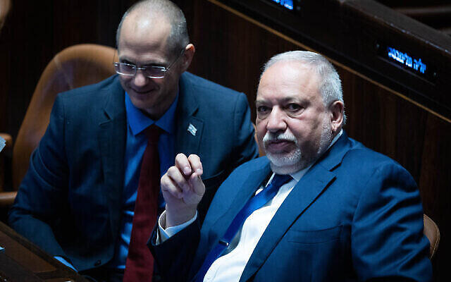 Le chef du parti Yisrael Beytenu, le député Avigdor Liberman, lors d’un débat à la Knesset à Jérusalem, le 1er mai 2023. (Crédit : Yonatan Sindel/Flash90)