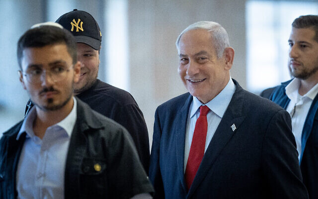 Le Premier ministre Benjamin Netanyahu arrive à une réunion de faction du Likud à la Knesset, le 29 mai 2023. (Crédit : Yonatan Sindel/Flash90)