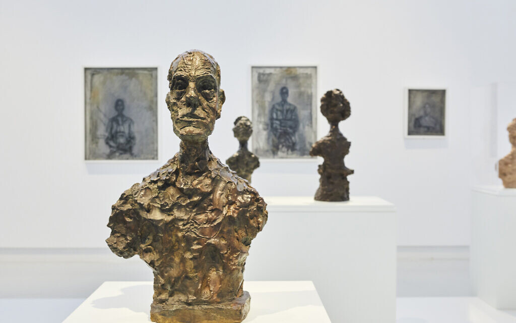 Extrait de l'exposition "Alberto Giacometti : Beginning, Again", au pavillon Eyal Ofer du musée d’Art de Tel Aviv, du 6 mai au 7 octobre 2023. (Crédit : Yanaï Yehiel)