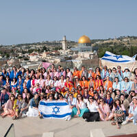 La délégation de 100 femmes originaires de pays francophones à Jérusalem, en mai 2023. (Crédit : Aviram Valdman)