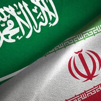 Drapeaux de l'Iran et de l'Arabie Saoudite. (Crédit : iStock)