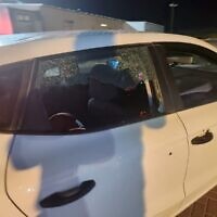 Une voiture appartenant à un Israélien a été endommagée après avoir été la cible d'une fusillade près de la ville de Huwara, en Cisjordanie, le 6 juin 2023. (Crédit : Conseil régional de Samarie)