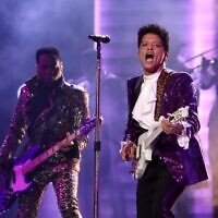 Le musicien Bruno Mars lors de la 59e cérémonie des Grammy Awards au Staples Center, le 12 février 2017, à Los Angeles, en Californie. (Crédit : Christopher Polk/Getty Images for NARAS/AFP)