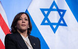 La vice-présidente américaine Kamala Harris prend la parole à une réception organisée par l'ambassade d'Israël pour célébrer le 75e anniversaire de la fondation de l'État d'Israël, au National Building Museum à Washington, DC, le 6 juin 2023. (Crédit : SAUL LOEB / AFP)