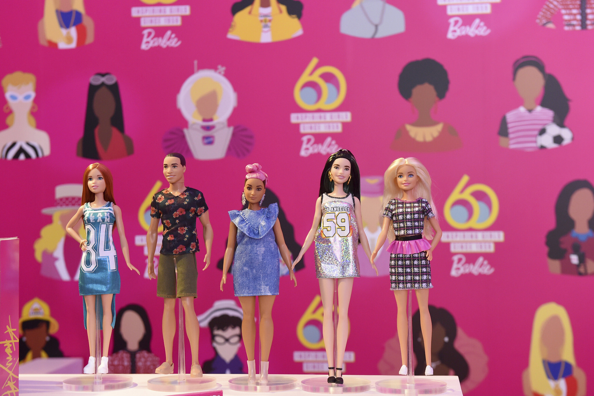 Barbie - Poupée Fashionista Robe Zébrée