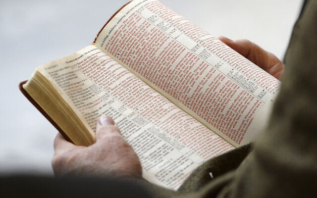 Une Bible au Capitole de l'Utah, le 25 novembre 2013. (Crédit : Steve Griffin/The Salt Lake Tribune via AP)