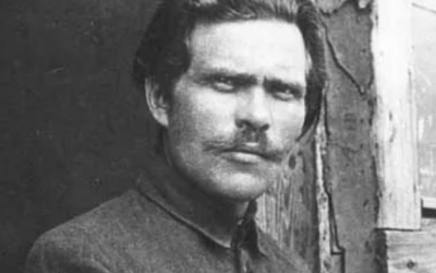 Nestor Makhno (1888-1934), fondateur de l'armée révolutionnaire insurrectionnelle ukrainienne, en 1921. (Crédit : Auteur inconnu - source Wikipédia)