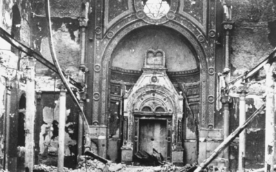 La synagogue séfarade de Bucarest incendiée par la Garde de fer, en janvier 1941. (Crédit : UNITED STATES HOLOCAUST MEMORIAL MUSEUM/RADU IOANID)