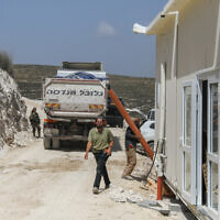 Des travaux de construction dans l'avant-poste illégal de Homesh en Cisjordanie, le 29 mai 2023. (Crédit : Flash90)
