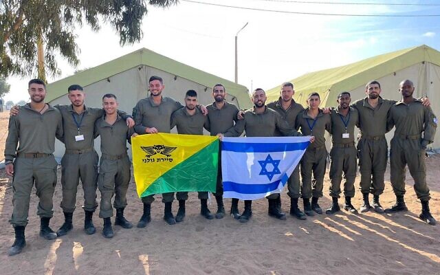 Un contingent de soldats du bataillon de reconnaissance Golani de Tsahal au Maroc pour participer aux exercices militaires African Lion dirigés par les États-Unis, le 5 juin 2023. (Crédit : armée israélienne)