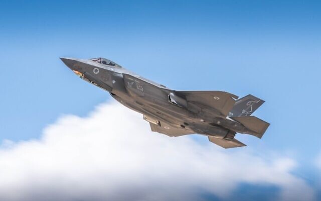 Un avion de chasse F-35i de l’armée de l’air lors d'un exercice militaire majeur baptisé "Main ferme", sur une photo publiée le 8 juin 2023. (Crédit : Armée israélienne)