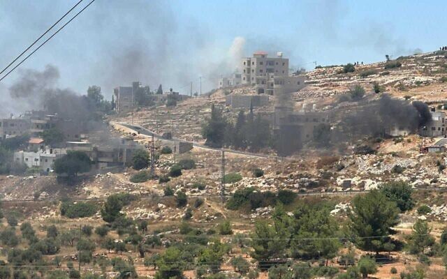 Des photos montrent une attaque menées par des résidents d'implantations contre le village palestinien d'Umm Safa en Cisjordanie, le 24 juin 2023. (Crédit : Yesh Din)