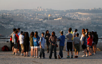Illustration : Visite guidée à Jérusalem, le 14 avril 2010. (Crédit : Miriam Alster/Flash90)