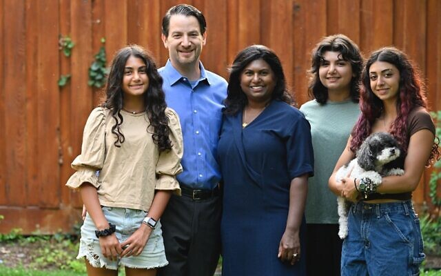 Une photo de campagne non datée de Joel Rubin et de sa famille. (Crédit : JTA)