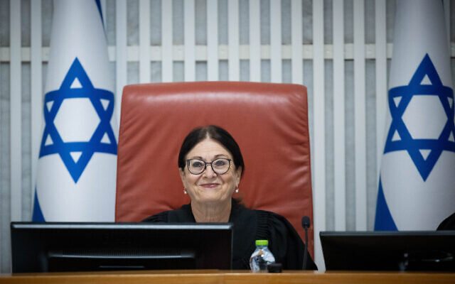 La présidente de la Cour suprême, Esther Hayut, lors de l'audition des recours contre la "loi de Tibériade", à la Haute Cour de Jérusalem, le 30 juillet 2023. (Crédit : Yonatan Sindel/ Flash90)