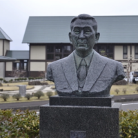 Un buste de Chiune Sugihara près du Sugihara Chiune Memorial Hall, à Yaotsu, au Japon, sa ville natale présumée. (Crédit : Jordyn Haïme)