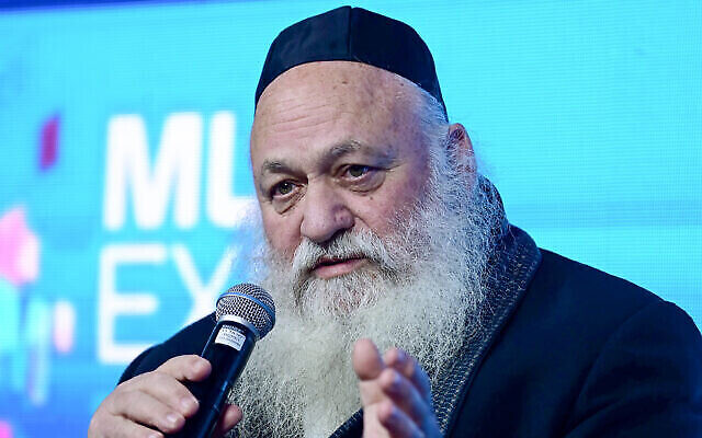 Yitzchak Goldknopf, leader du parti YaHadout HaTorah, lors d'une conférence à Tel Aviv, le 7 décembre 2022. (Crédit : Tomer Neuberg/Flash90)