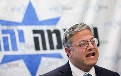 Le chef du parti Otzma Yehudit, le ministre de la Sécurité nationale, Itamar Ben Gvir, dirigeant une réunion de faction à la Knesset, le 12 juin 2023. (Crédit : Yonatan Sindel/Flash90)