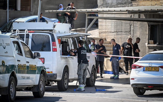 Illustration : La police enquêtant sur un meurtre, à Shfaram, le 28 juin 2023. (Crédit : FLASH90)
