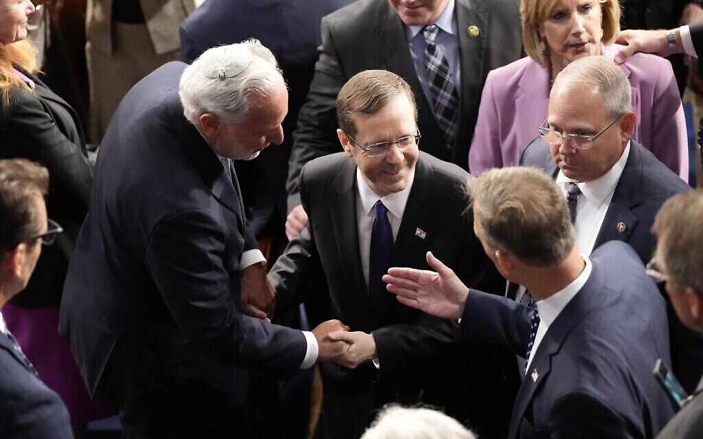 Le président Isaac Herzog à son arrivée à une réunion conjointe du Congrès américain, le 19 juillet 2023, au Capitole à Washington (Crédit : Chris Kleponis)