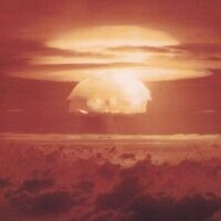Essai d'une bombe nucléaire américaine aux îles Marshall, 1954. Illustration (Crédit : Wikicommons/Département américain de l'énergie)