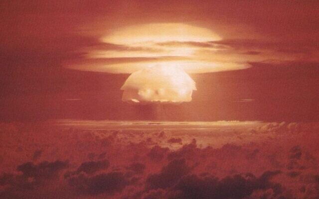 Essai d'une bombe nucléaire américaine aux îles Marshall, 1954. Illustration (Crédit : Wikicommons/Département américain de l'énergie)