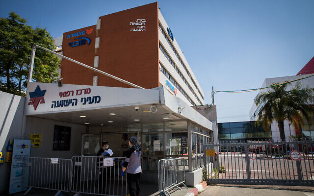 Vue de l’hôpital Mayanei Hayeshua à Bnei Brak, le 13 avril 2020. (Crédit : Nati Shohat/Flash90)