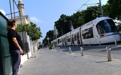 Un essai du nouveau tramway à Jaffa, le 16 août 2023. (Crédit : Tomer Neuberg/Flash90)