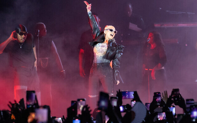 La star de la pop Christina Aguilera, en concert au Rishon Lezion Live Park, le 10 août 2023. (Crédit: David Granot)