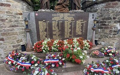 Monument à la mémoire de 65 civils fusillés par les nazis le 27 août 1944, à Pexonne, en Lorraine. (Crédit : page Facebook Pexonne, 27 août 1944)