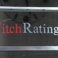 Le logo de  de Fitch Ratings, à New York, le 9 octobre 2011. (Crédit : Henny Ray Abrams/AP)