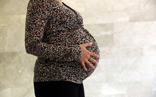 Une femme enceinte, le 26 mai 2011. (Crédit : Yossi Zamir/Flash 90)