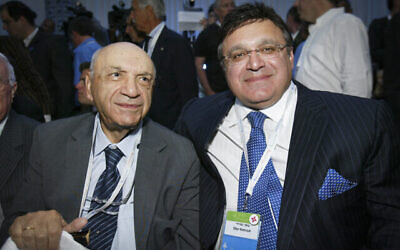 Yaakov Nimrodi (à gauche) avec son fils Ofer à la Conférence présidentielle tenue à Jérusalem le 13 mai 2008. (Flash 90)