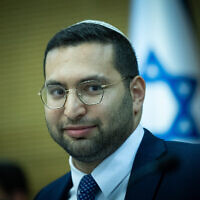 Le ministre du Développement du Néguev et de la Galilée, Yitzhak Wasserlauf, participant à un groupe de pression pour renforcer la Galilée, à la Knesset, le 26 juin 2023. (Crédit : Yonatan Sindel/Flash90)