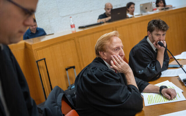 Eliad Shraga, fondateur du Mouvement pour un gouvernement de qualité en Israël, assiste à une audience au tribunal, le 3 août 2023. (Yonatan Sindel/Flash90)